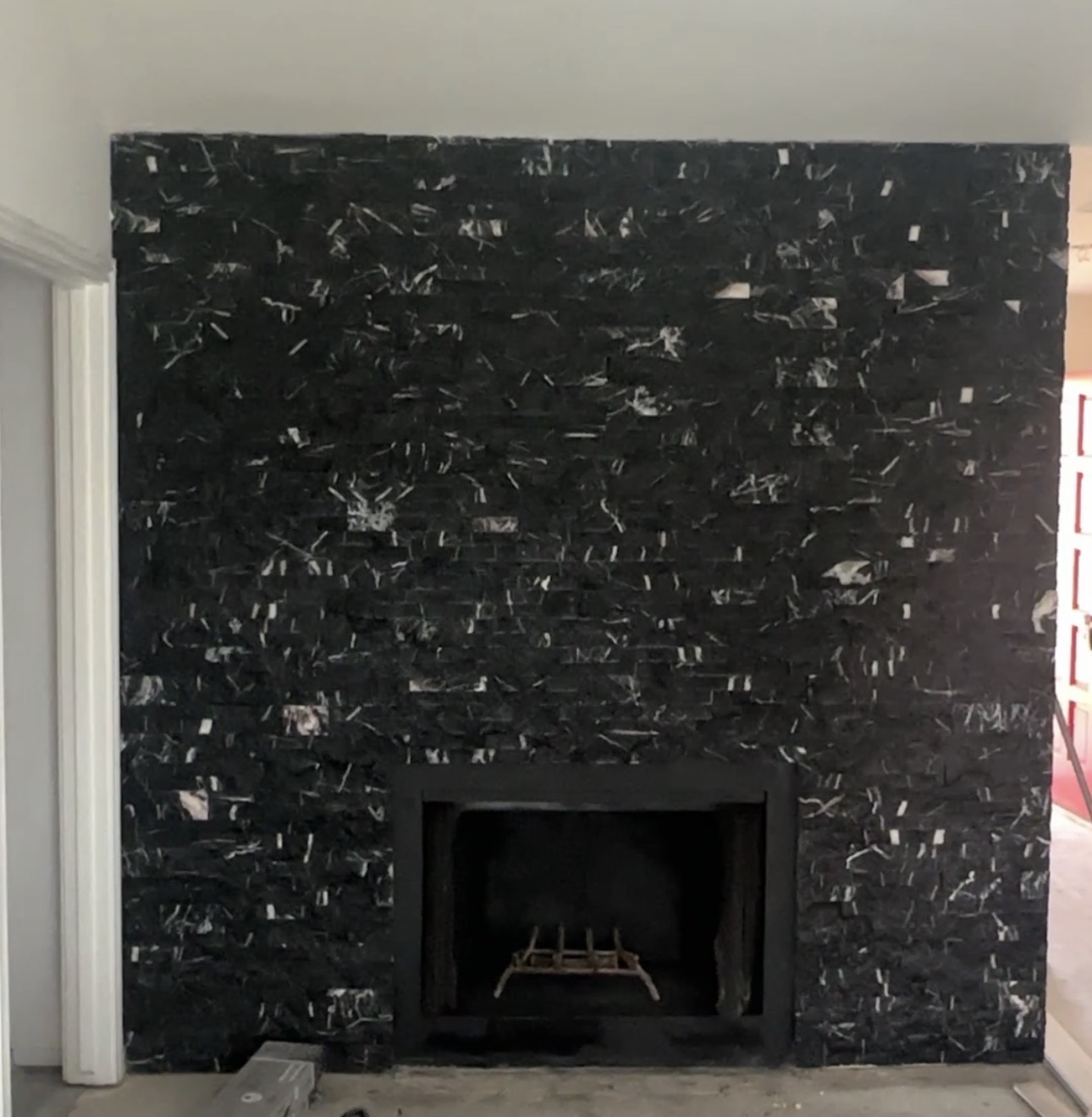 Chimenea terminada piedra negra